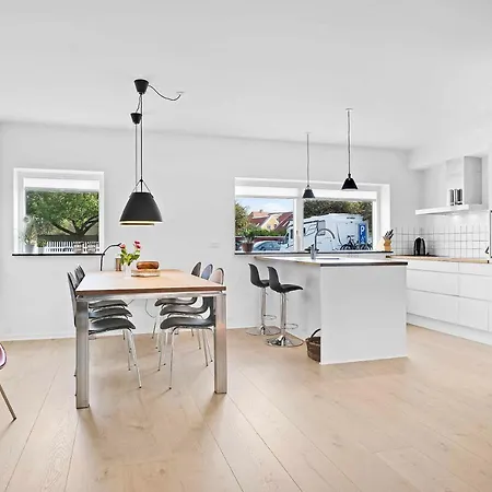 Lovely In Apartment *